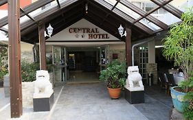 Central Hotel Saint Denis
